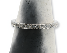 Load image into Gallery viewer, Silver Clear Eternity Band Ring Anillo  ( Plata )