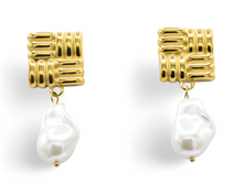 Load image into Gallery viewer, Square Pearl Earrings