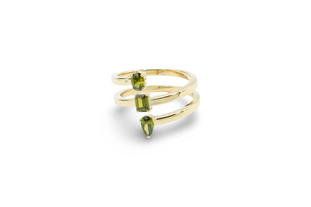 Triple Peridot Ring / Anillo 10K