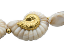 Load image into Gallery viewer, Caracol Cream Necklace