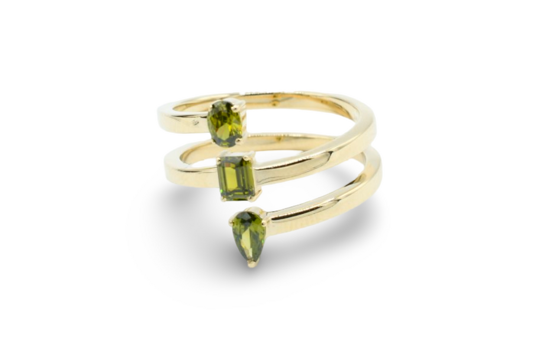 Triple Peridot Ring / Anillo 10K