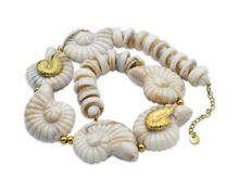 Load image into Gallery viewer, Caracol Cream Necklace