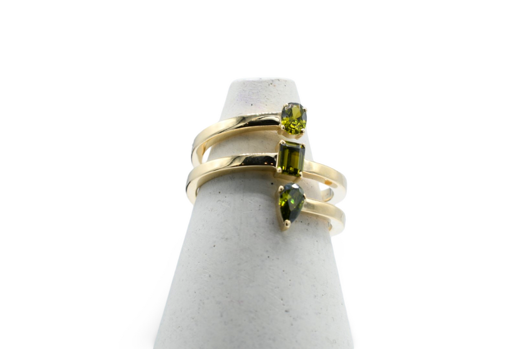 Triple Peridot Ring / Anillo 10K