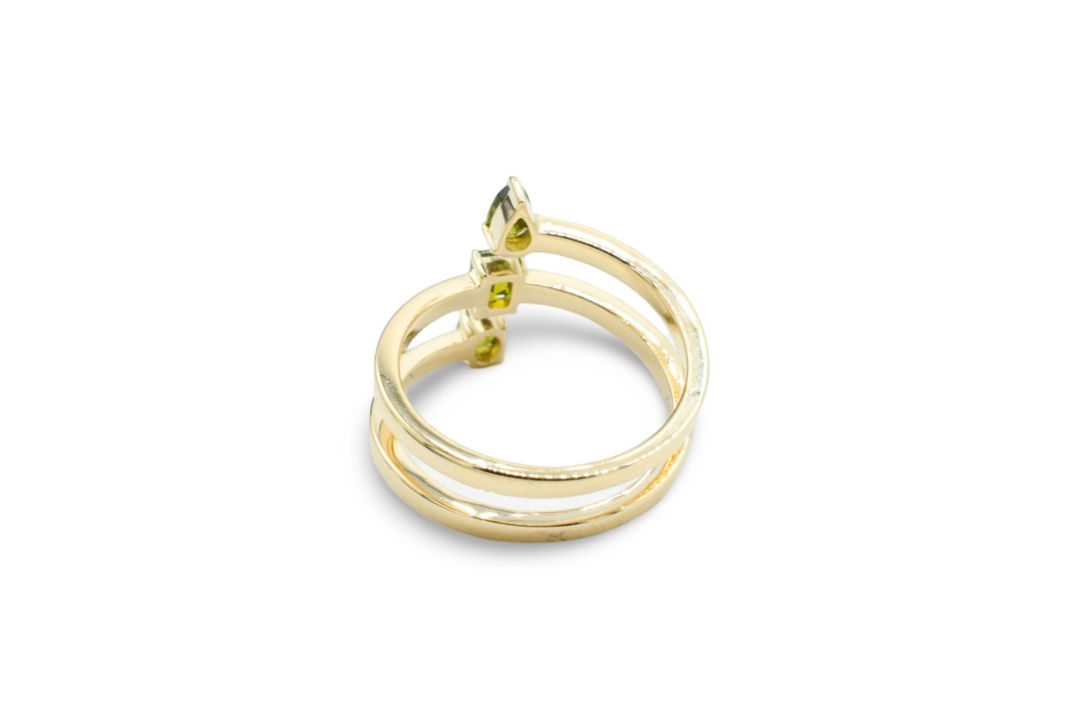 Triple Peridot Ring / Anillo 10K