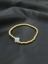 Load image into Gallery viewer, White Clover Bracelet