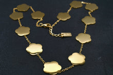 Load image into Gallery viewer, Gold Flower Choker