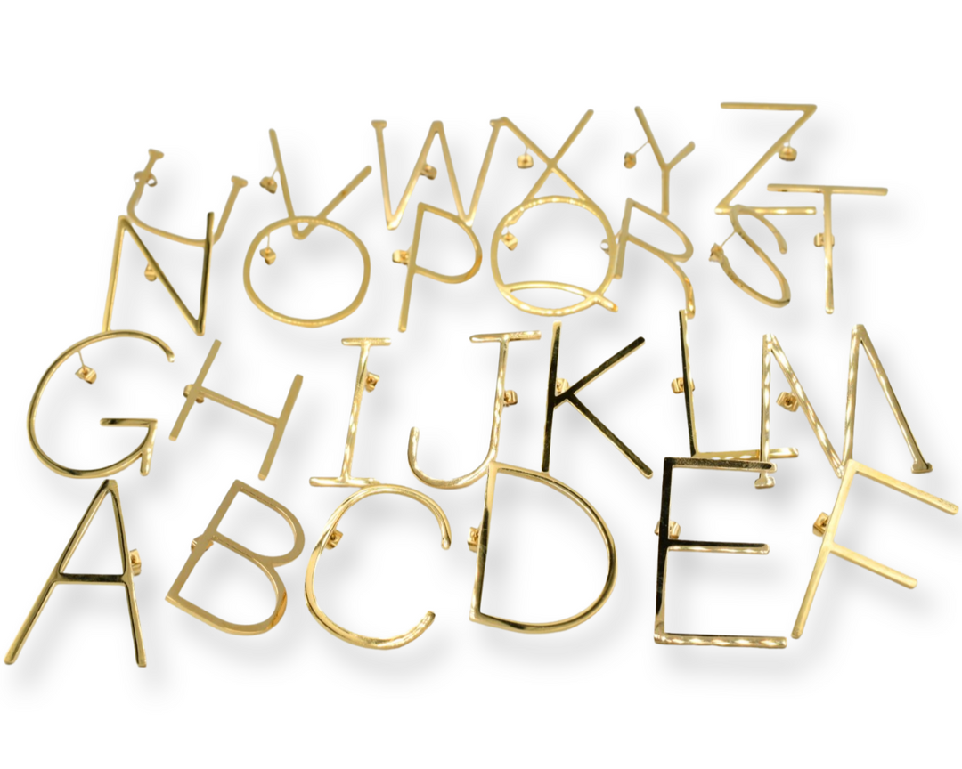 Big Letter Earring (SOLO UN ARETE)